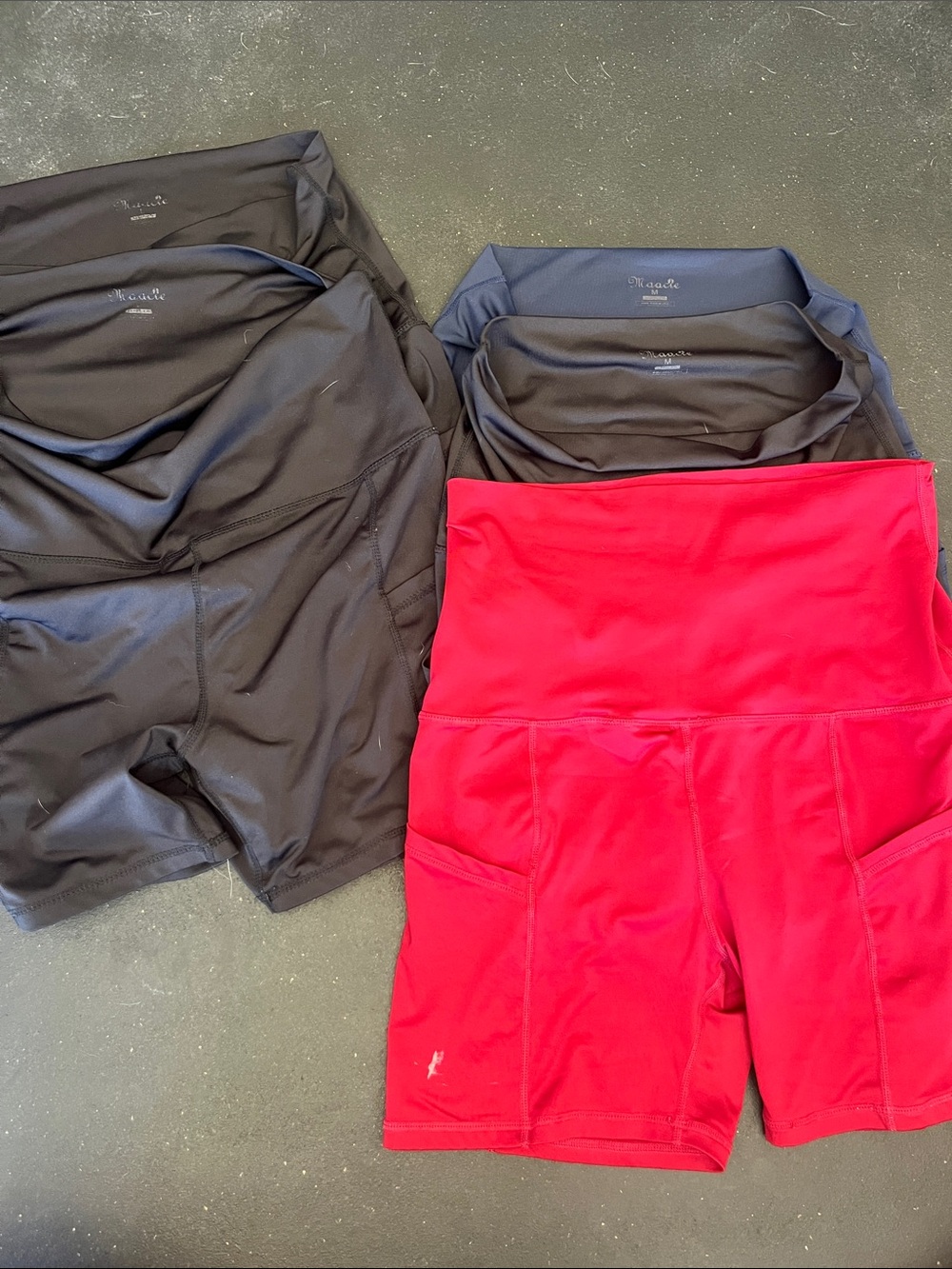 Maacie maternity High-Waist Active Shorts Lot Med & Lg